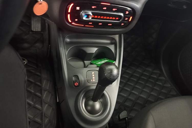 Used smart forfour 2018 1.0L 52 kW Dynamic Edition Gear Lever