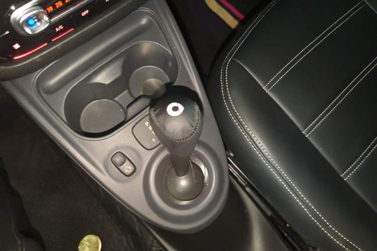 Used smart forfour 2018 1.0L 52 kW Dynamic Edition Gear Lever