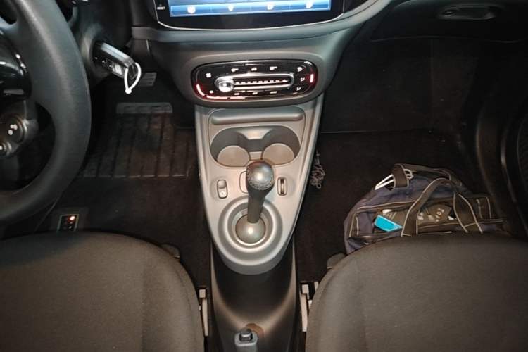 Used smart forfour 2018 1.0L 52 kW Dynamic Edition Gear Lever