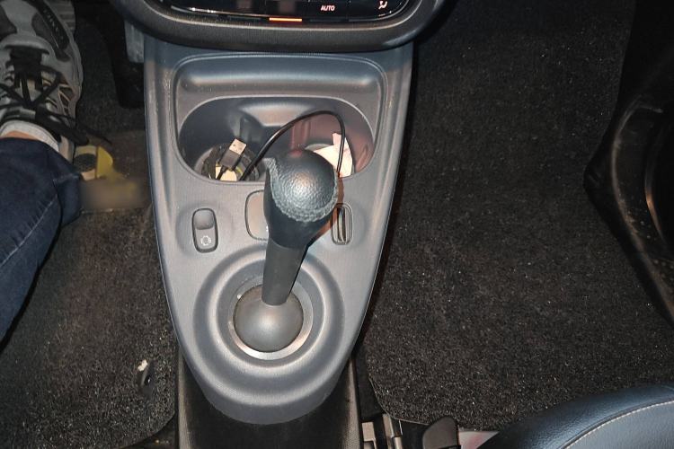 Used smart forfour 2018 0.9T 66 kW Pioneer Edition Gear Lever