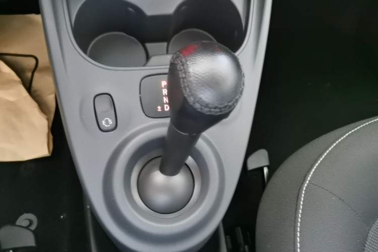 Used smart forfour 2018 1.0L 52kW Passion Edition Gear Lever