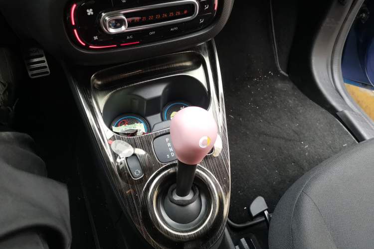 Used smart forfour 2018 1.0L 52 kW Dynamic Edition Gear Lever