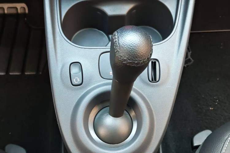 Used smart forfour 2018 0.9T 66 kW Pioneer Edition Gear Lever