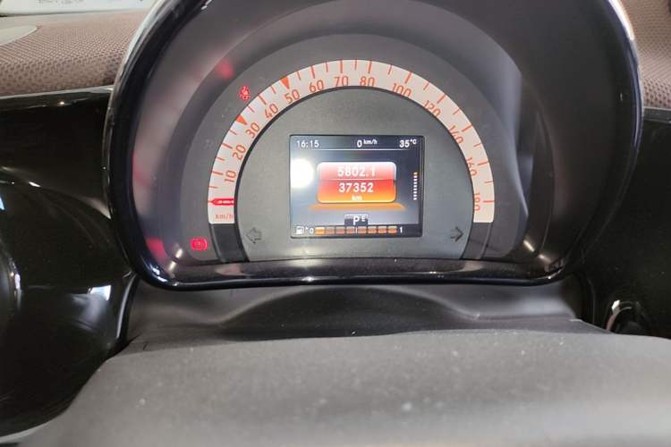Used smart forfour 2018 0.9T 66 kW Fashion Edition Instrument Cluster