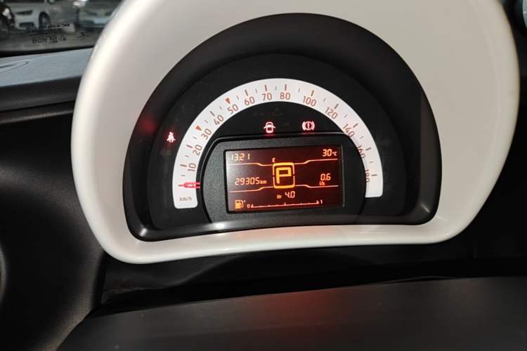 Used smart forfour 2018 1.0L 52 kW Dynamic Edition Instrument Cluster