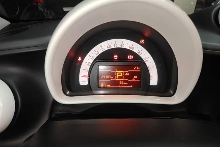 Used smart forfour 2018 1.0L 52 kW Dynamic Edition Instrument Cluster