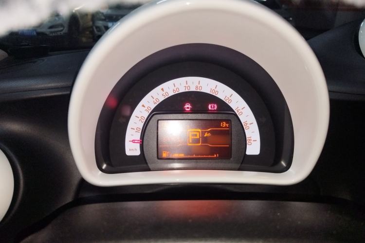Used smart forfour 2018 1.0L 52 kW Dynamic Edition Instrument Cluster