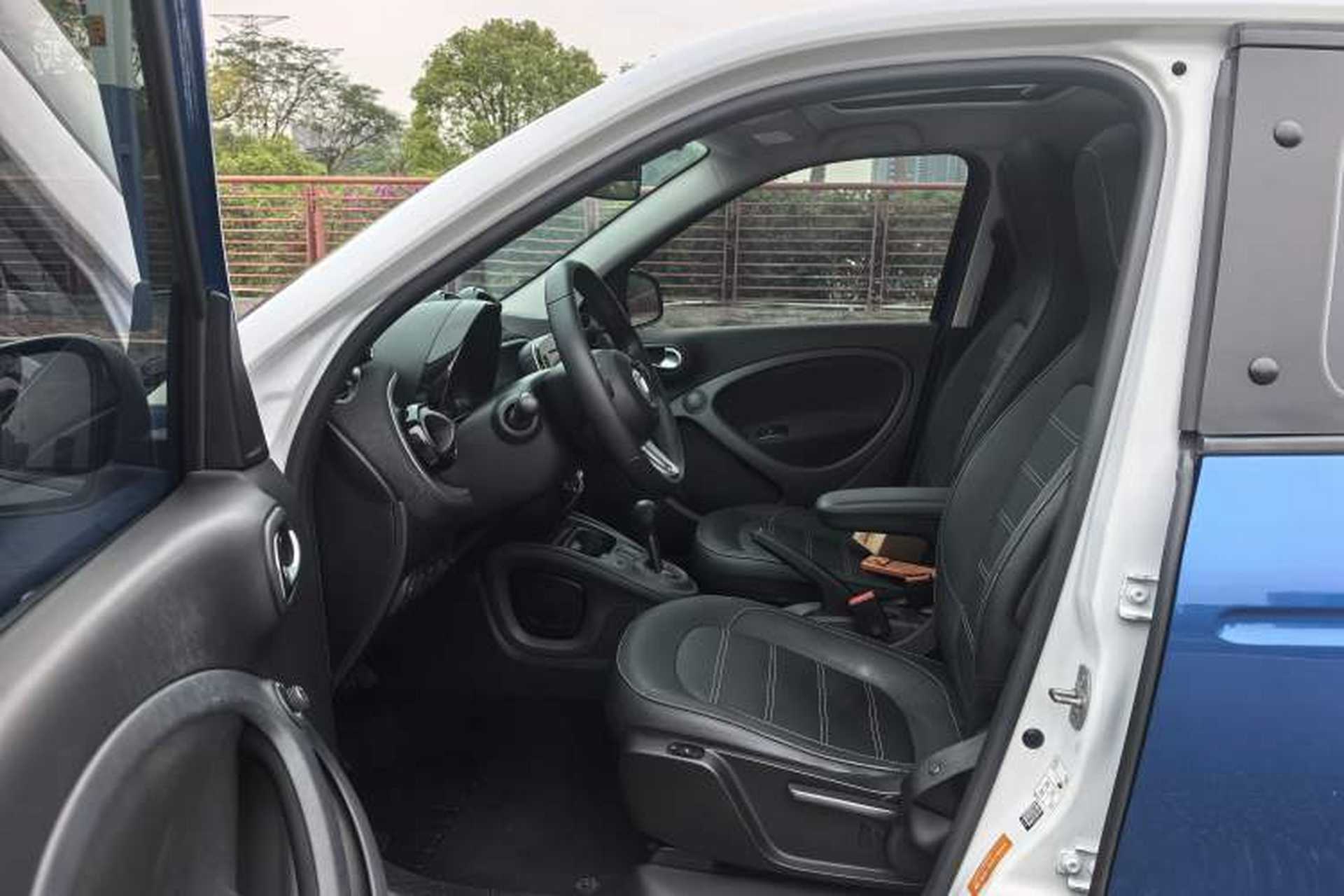 Used smart forfour 2018 0.9T 66 kW Pioneer Edition Interior 1