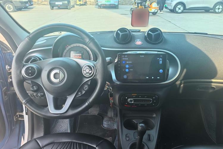 Used smart forfour 2018 1.0L 52kW Passion Edition Interior 1