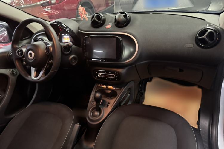 Used smart forfour 2018 1.0L 52kW Passion Edition Interior 1