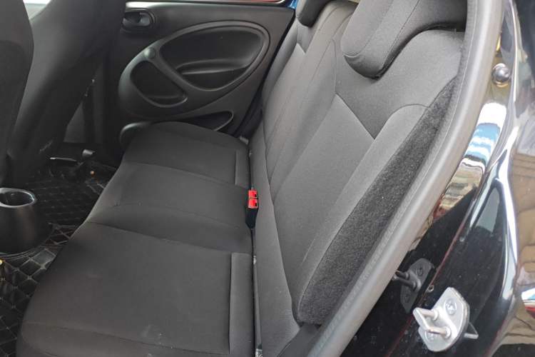 Used smart forfour 2018 1.0L 52 kW Dynamic Edition Interior 1