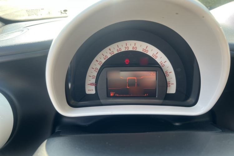 Used smart forfour 2018 1.0L 52 kW Dynamic Edition Interior 1