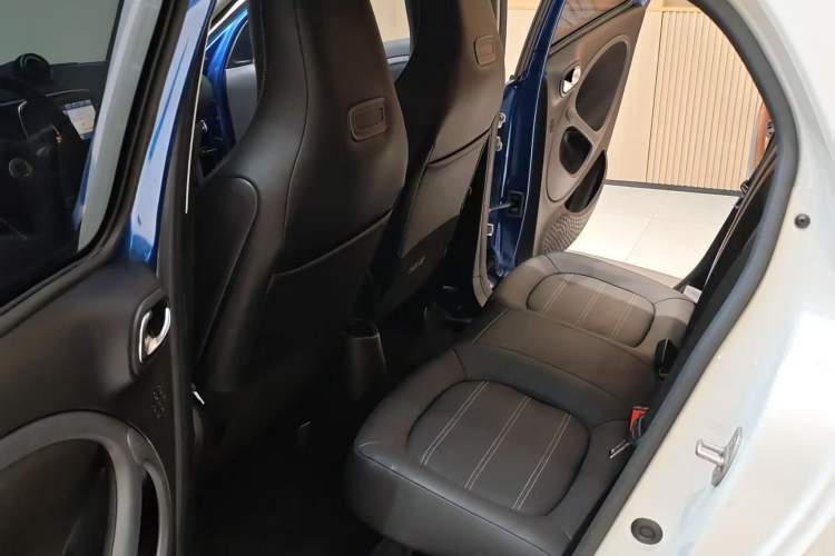 Used smart forfour 2018 0.9T 66 kW Pioneer Edition Interior 1