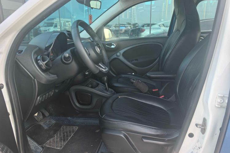 Used smart forfour 2018 1.0L 52kW Passion Edition Interior 2