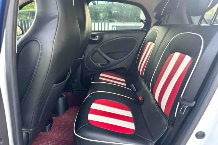 Used smart forfour 2018 1.0L 52kW Passion Edition Interior 2