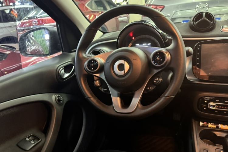Used smart forfour 2018 1.0L 52kW Passion Edition Interior 2
