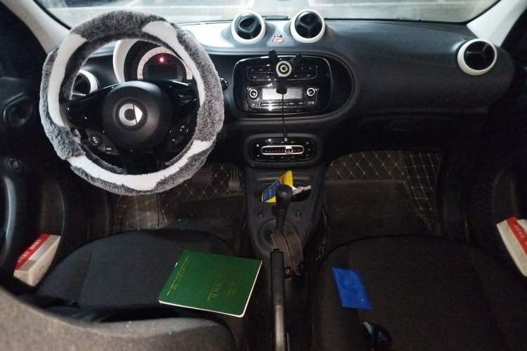 Used smart forfour 2018 1.0L 52 kW Dynamic Edition Interior 2