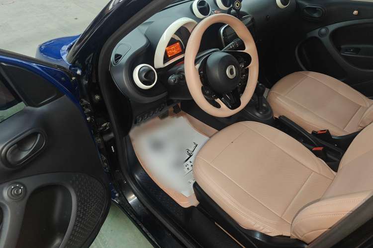 Used smart forfour 2018 1.0L 52 kW Dynamic Edition Interior 2