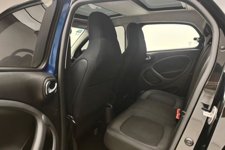 Used smart forfour 2018 1.0L 52kW Passion Edition Interior 2