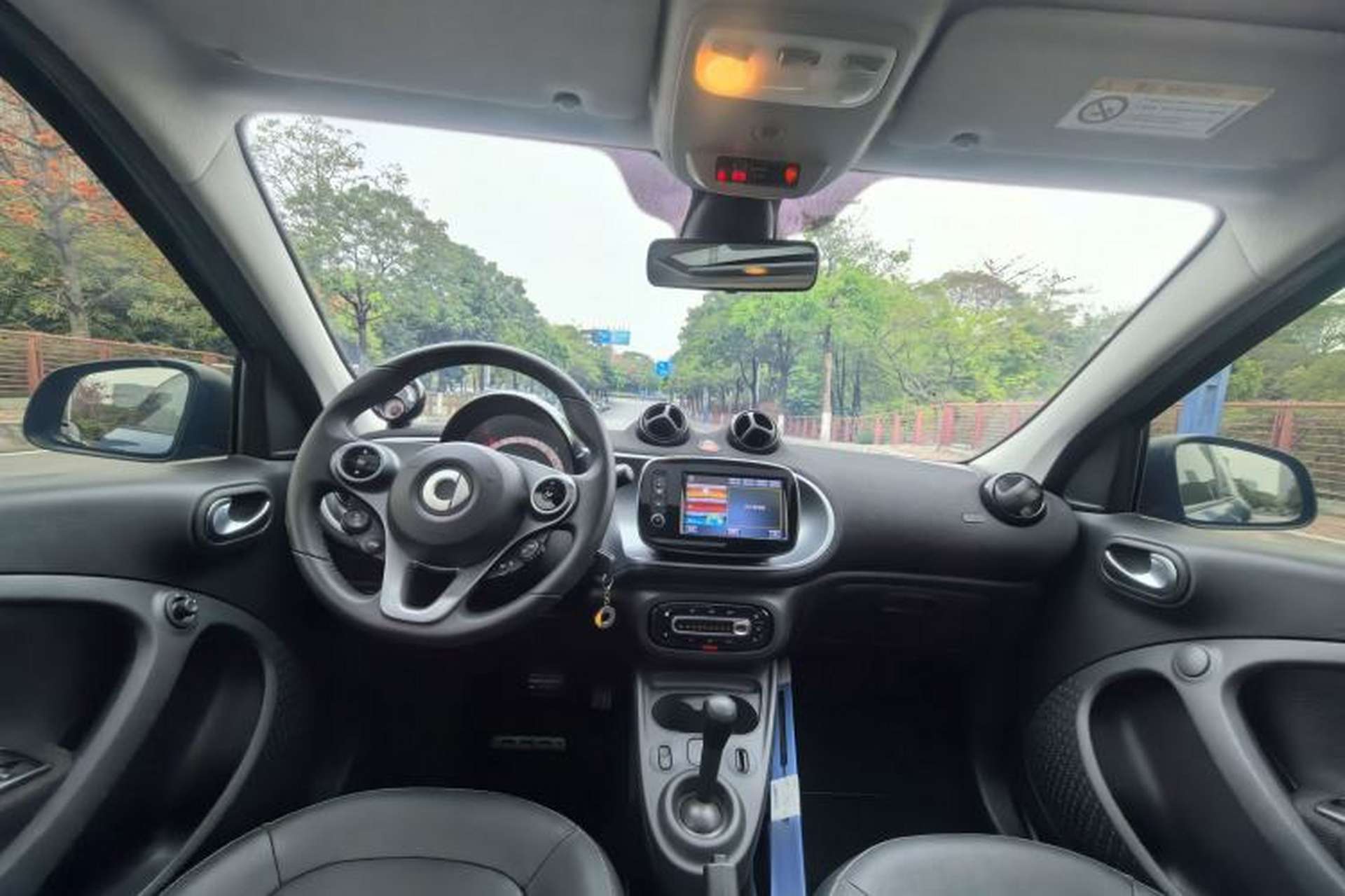 Used smart forfour 2018 0.9T 66 kW Pioneer Edition Interior 3