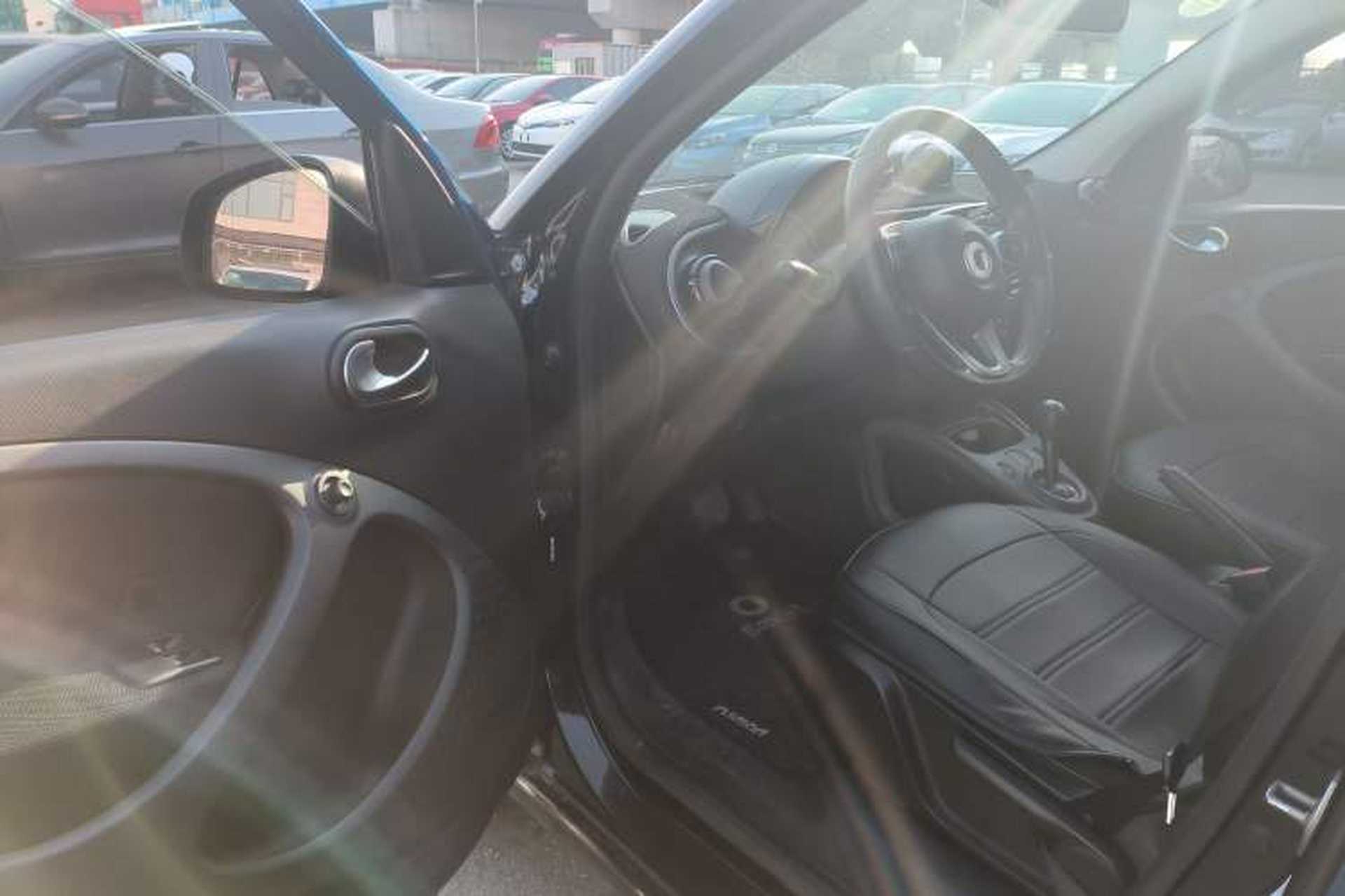 Used smart forfour 2018 1.0L 52kW Passion Edition Interior 3