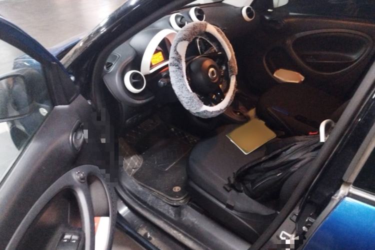 Used smart forfour 2018 1.0L 52 kW Dynamic Edition Interior 3