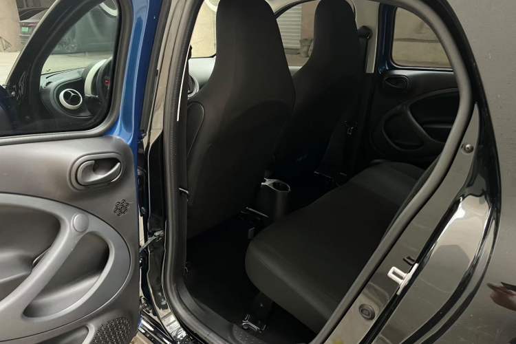 Used smart forfour 2018 1.0L 52 kW Dynamic Edition Interior 3