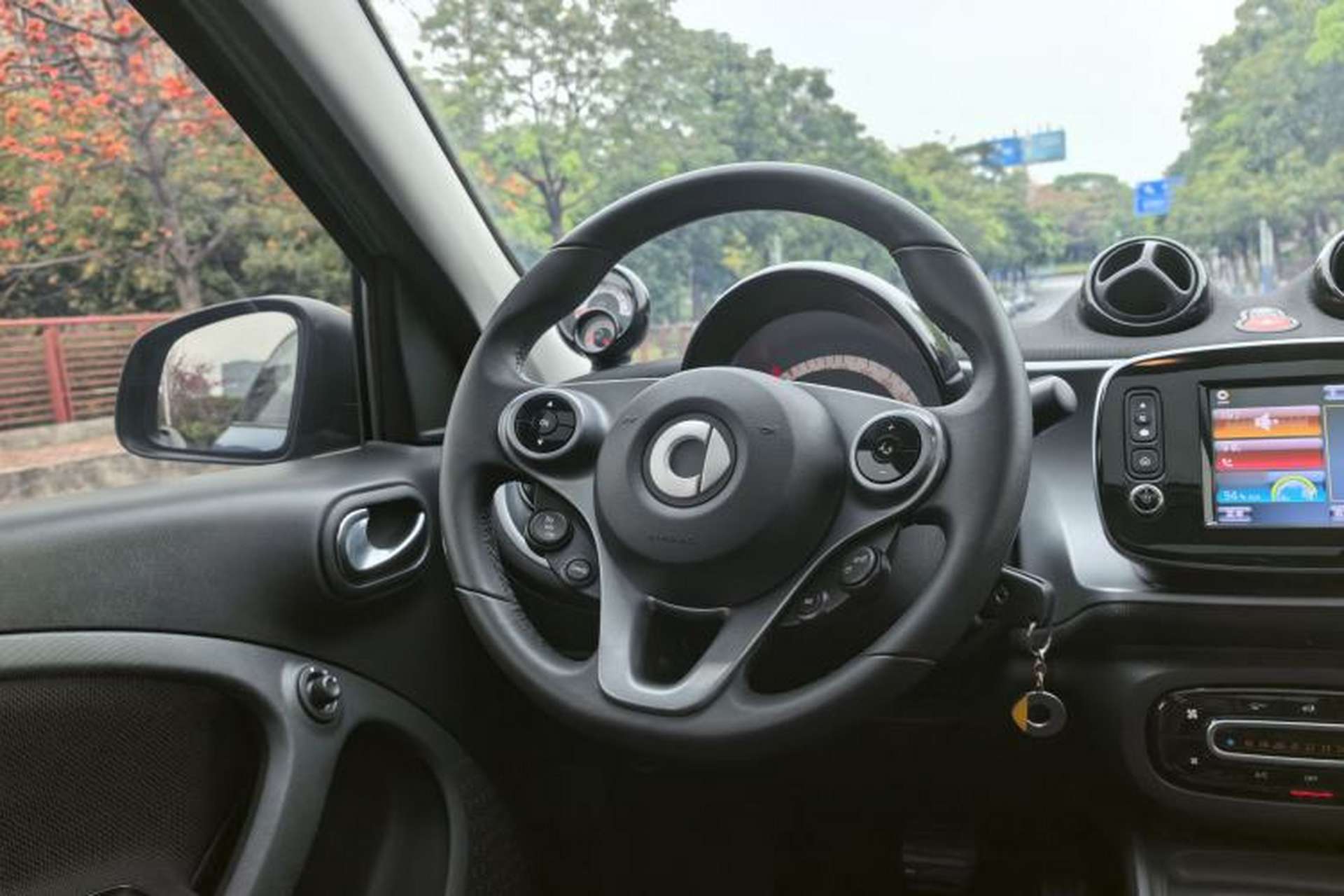Used smart forfour 2018 0.9T 66 kW Pioneer Edition Interior 4