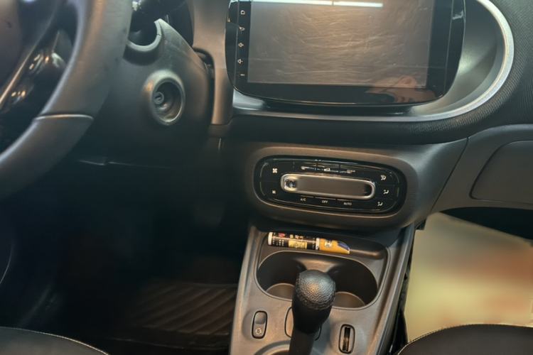 Used smart forfour 2018 1.0L 52kW Passion Edition Interior 4