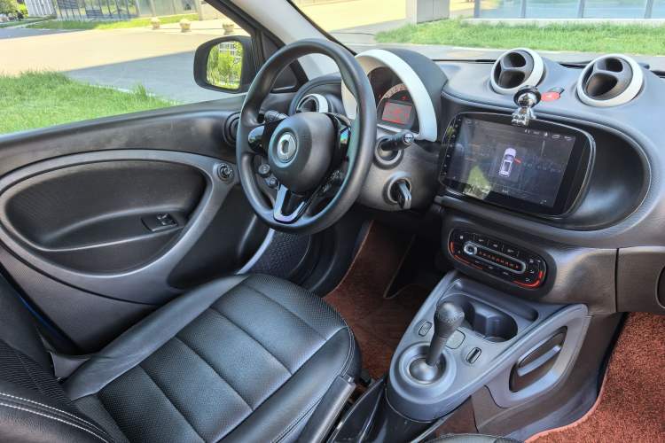 Used smart forfour 2018 1.0L 52 kW Dynamic Edition Interior 4