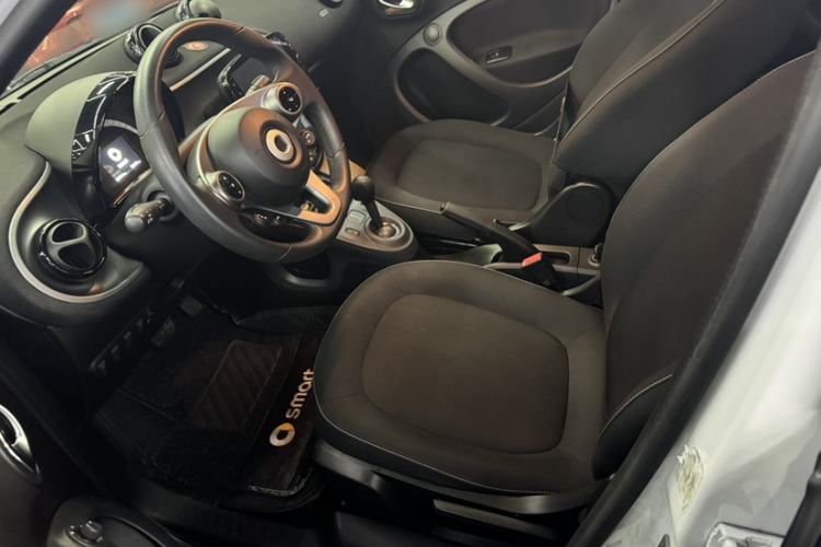 Used smart forfour 2018 1.0L 52kW Passion Edition Interior 5