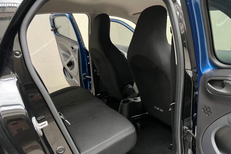 Used smart forfour 2018 1.0L 52 kW Dynamic Edition Interior 5