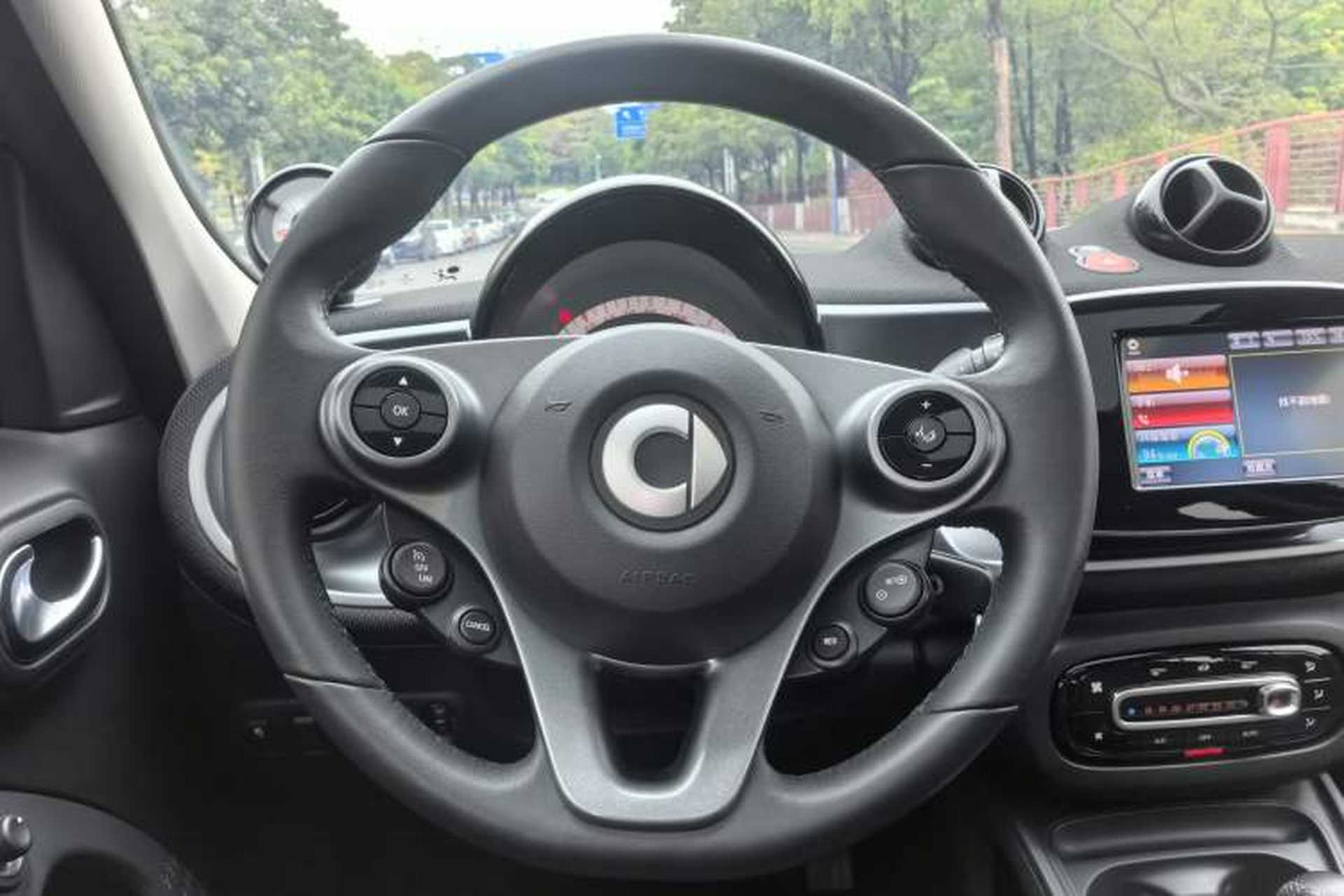 Used smart forfour 2018 0.9T 66 kW Pioneer Edition Interior 6