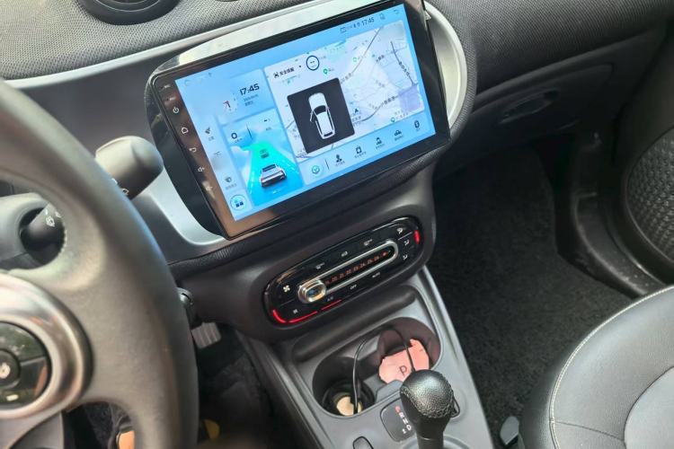 Used smart forfour 2018 0.9T 66 kW Pioneer Edition Interior 6