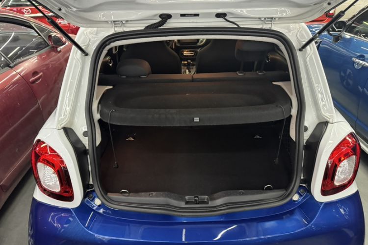 Used smart forfour 2018 1.0L 52kW Passion Edition Interior 7
