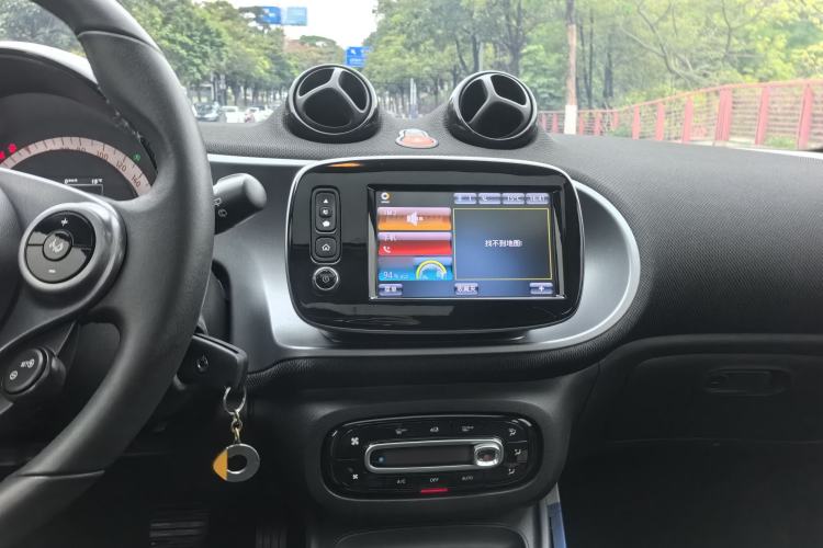 Used smart forfour 2018 0.9T 66 kW Pioneer Edition Interior 8