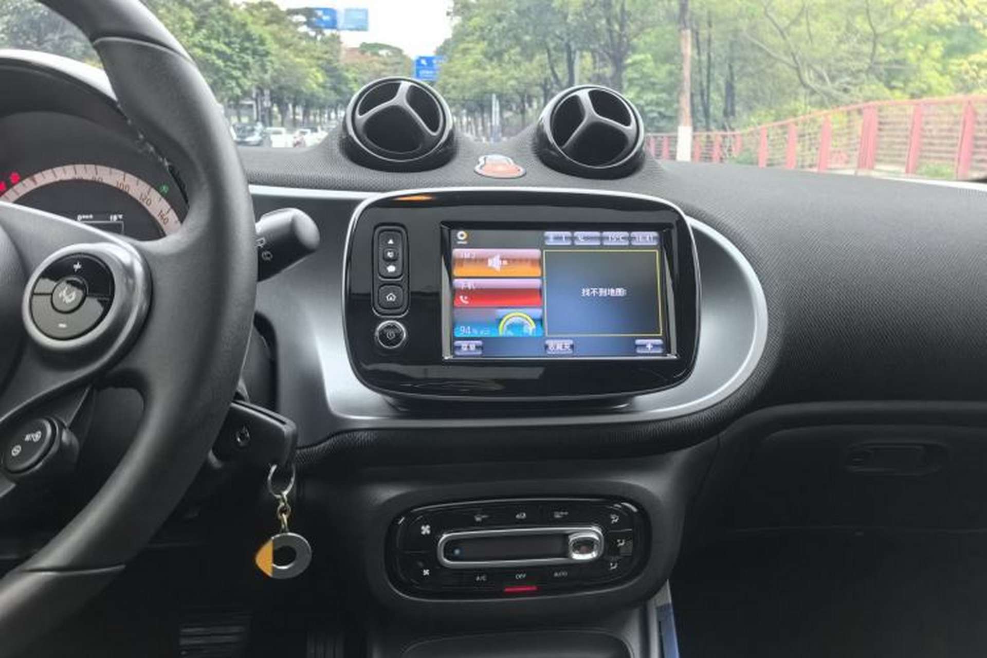 Used smart forfour 2018 0.9T 66 kW Pioneer Edition Interior 8