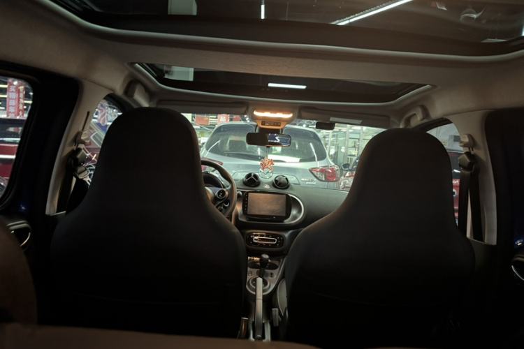 Used smart forfour 2018 1.0L 52kW Passion Edition Interior 8