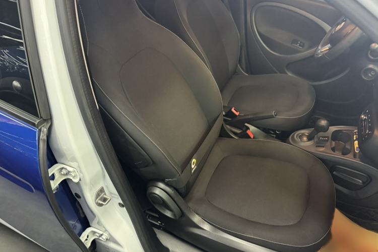 Used smart forfour 2018 1.0L 52kW Passion Edition Interior 9