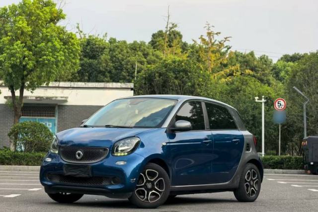 Used smart forfour 2018 0.9T 66 kW Pioneer Edition