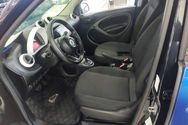 Used smart forfour 2018 1.0L 52 kW Dynamic Edition Left Front Seat