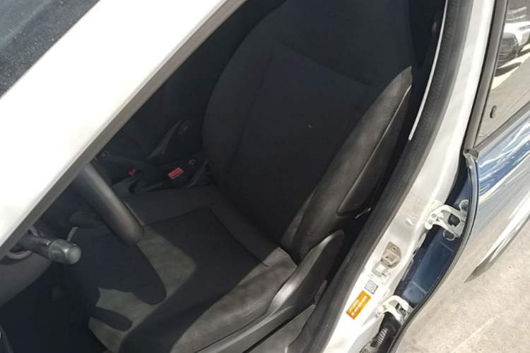 Used smart forfour 2018 1.0L 52 kW Dynamic Edition Left Front Seat