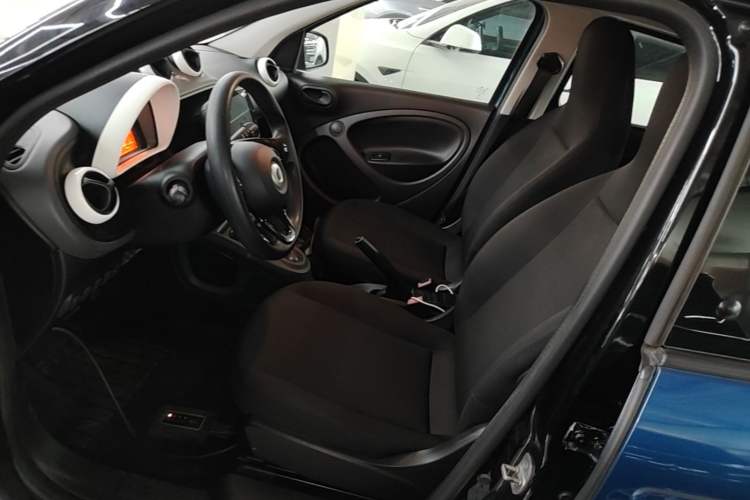 Used smart forfour 2018 1.0L 52 kW Dynamic Edition Left Front Seat