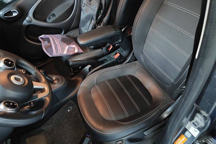 Used smart forfour 2018 0.9T 66 kW Pioneer Edition Left Front Seat