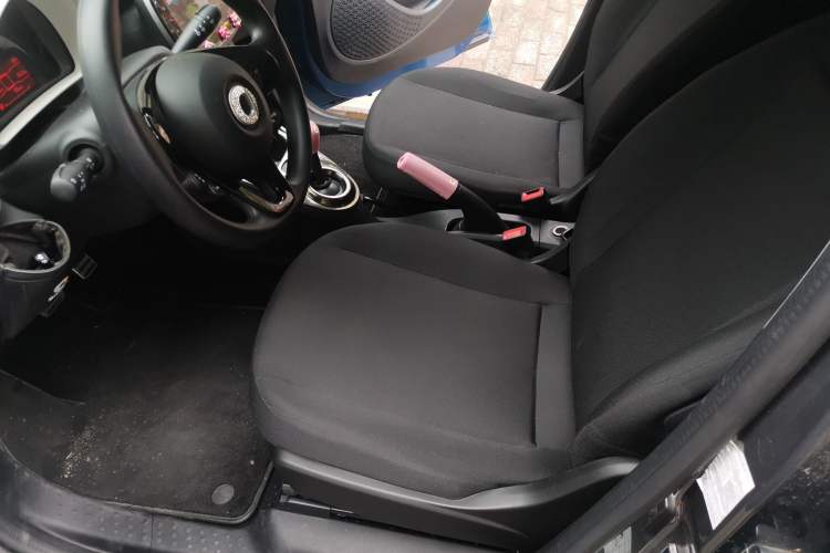 Used smart forfour 2018 1.0L 52 kW Dynamic Edition Left Front Seat
