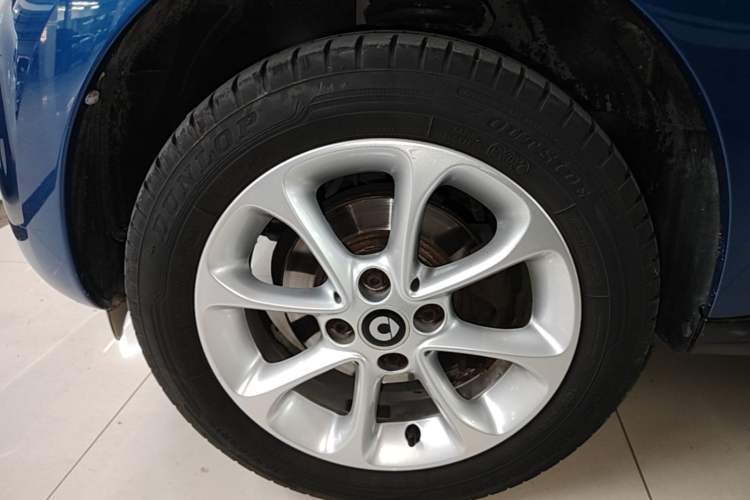 Used smart forfour 2018 1.0L 52 kW Dynamic Edition Left Front Wheel Hub