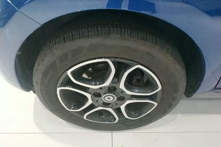 Used smart forfour 2018 1.0L 52kW Passion Edition Left Front Wheel Hub