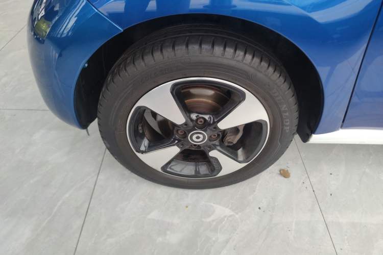 Used smart forfour 2018 1.0L 52kW Passion Edition Left Front Wheel Hub