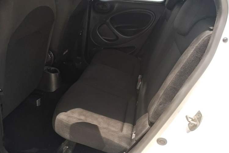 Used smart forfour 2018 1.0L 52 kW Dynamic Edition Left Rear Seat