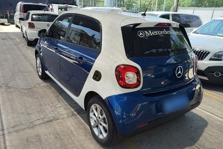 Used smart forfour 2018 1.0L 52 kW Dynamic Edition Rear Left 45 Deg